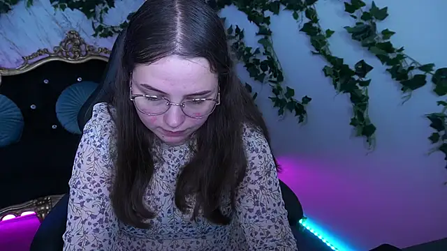 SophieDreamss online show from October 8, 1:48 pm