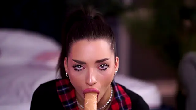 Snapshot of LalaRoze chatting on October 6, 7:51 pm LalaRoze online show from October 6, 7:51 pm