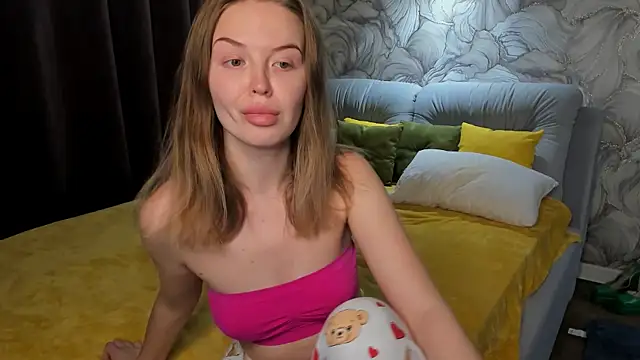 LaurennHill online show from November 11, 12:17 am