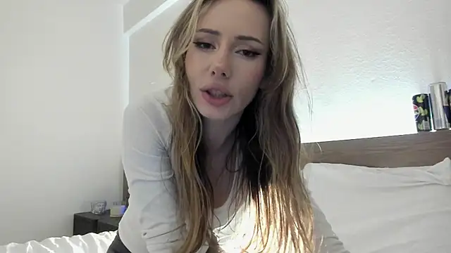 MilaDeLune online show from December 5, 5:14 pm