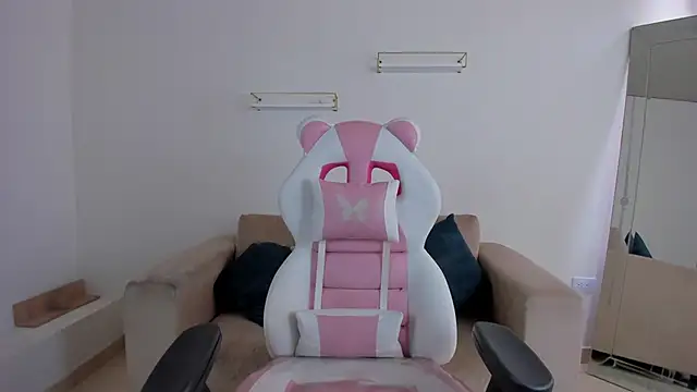 april smiith online show from November 15, 2:40 pm