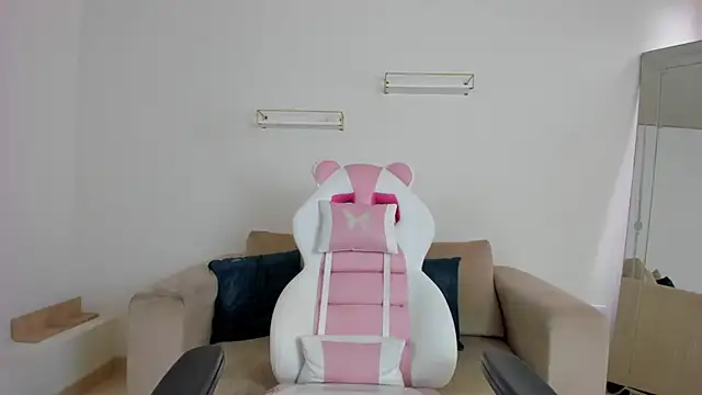 april smiith online show from November 26, 12:28 pm