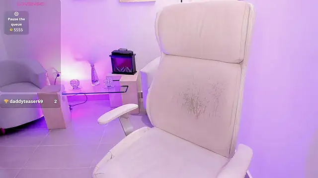 Karliie kloss  online show from September 24, 6:45 am