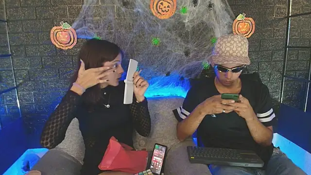 Snapshot of HellAndDante_ chatting on October 21, 11:53 pm HellAndDante online show from October 21, 11:53 pm