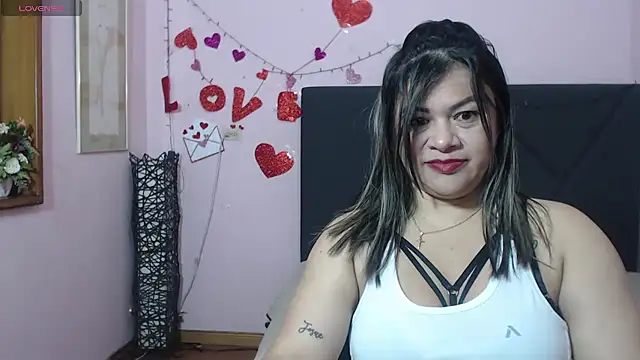 pamela echeverria online show from April 15, 11:33 am