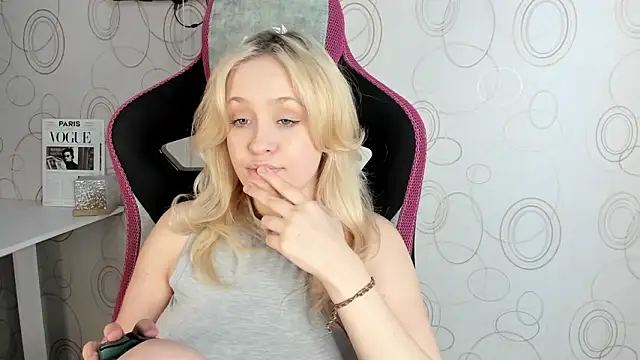 Julliakoill online show from March 4, 10:11 am