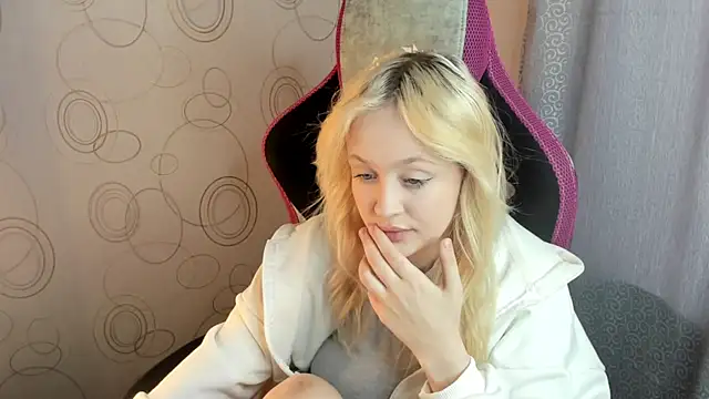 Julliakoill online show from February 7, 10:19 am