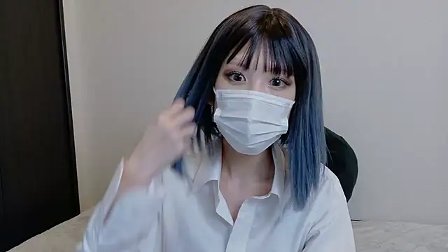 sarina at online show from May 1, 9:23 am