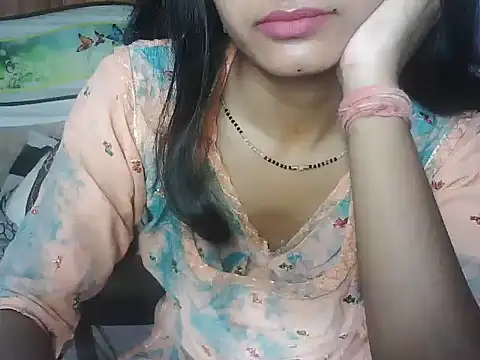 ROSE GOLDE online show from May 18, 8:53 am