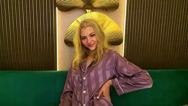 4example Chloe online show from June 7, 7:37 am