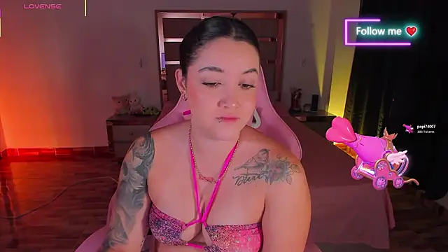 lunaarose online show from February 10, 3:09 am