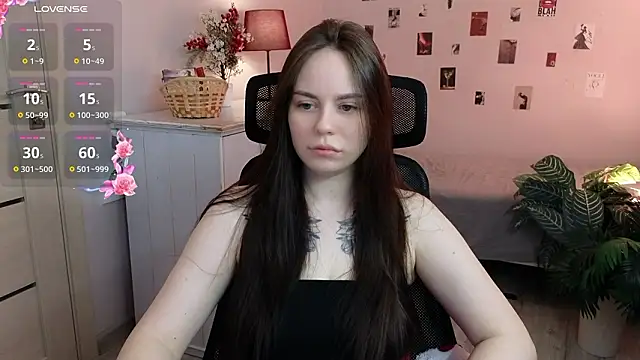 Alice Moondark online show from March 20, 5:45 am