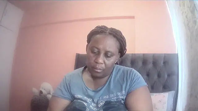 HUGEASSXXXXX online show from March 18, 5:23 am