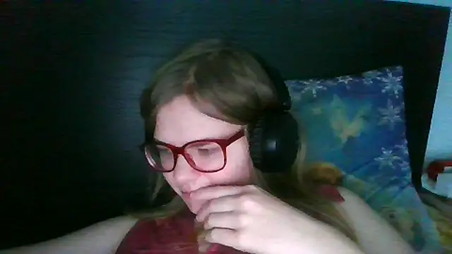 Moonolighta online show from November 6, 12:33 pm