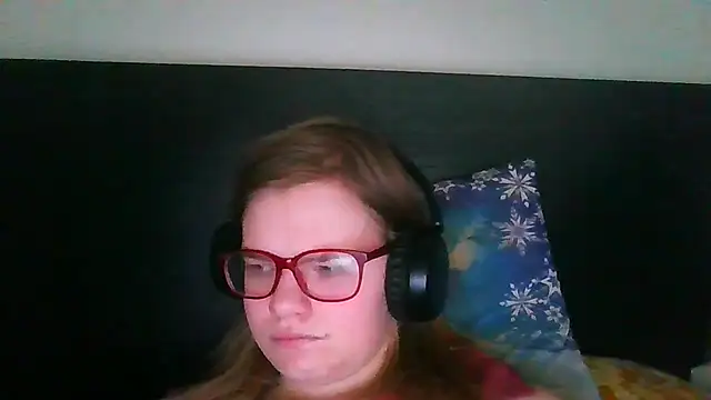 Moonolighta online show from October 27, 8:10 am