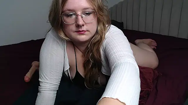 Snapshot of AgnesRoseCams chatting on September 15, 8:00 am AgnesRoseCams online show from September 15, 8:00 am