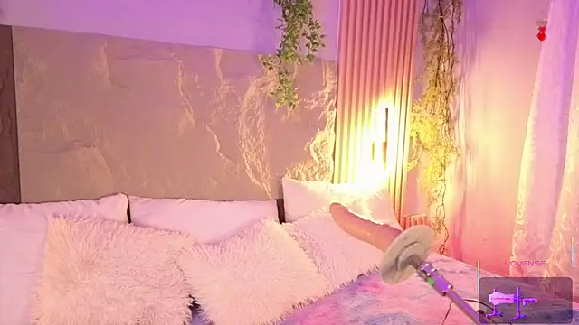 Lolalewis777 online show from January 13, 8:24 pm