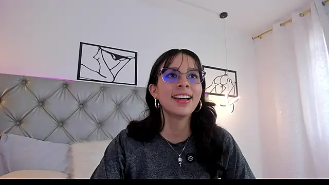 Naughty Couple83 online show from April 17, 8:33 pm