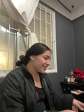 Alyha Cortes online show from February 6, 1:47 pm