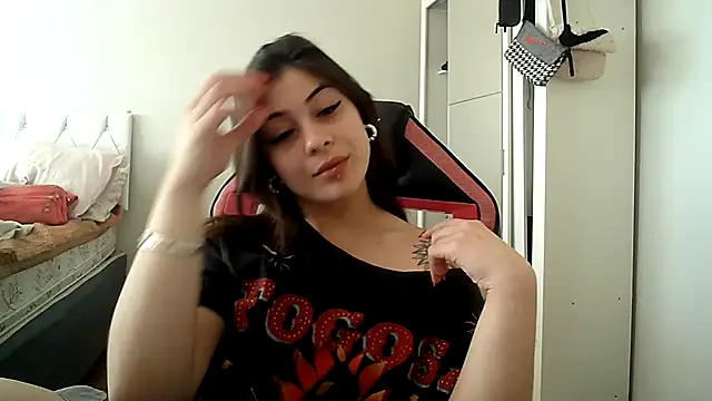 Becca B online show from September 29, 5:29 pm