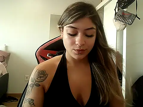 Becca B online show from February 5, 8:12 pm