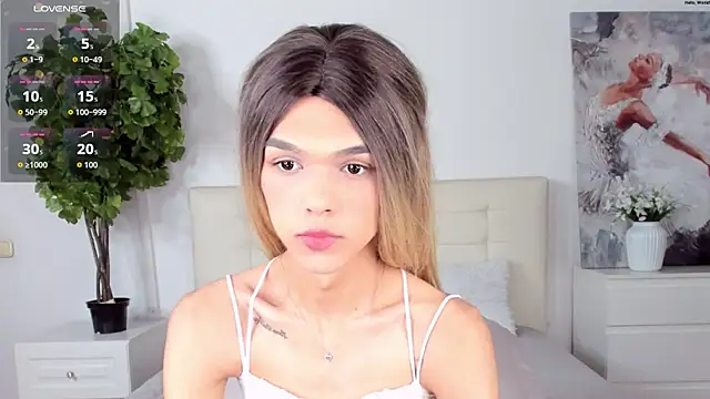 MadonnaRossi online show from April 9, 2:00 pm