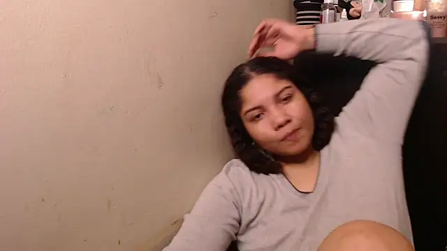 Snapshot of madelene chatting on October 21, 3:32 am madelene online show from October 21, 3:32 am