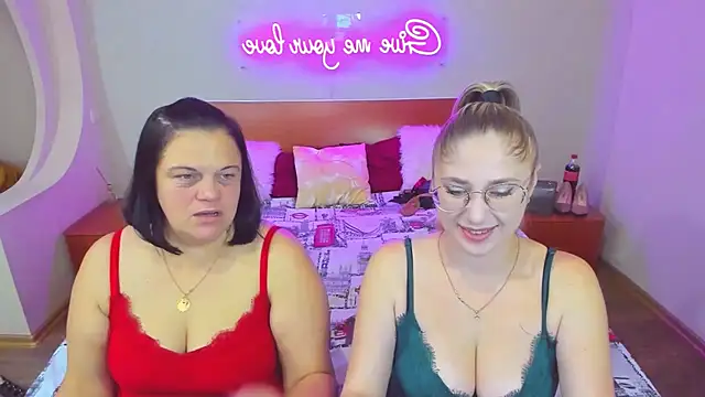 Snapshot of Your_Exstasy chatting on October 15, 11:13 am Your Exstasy online show from October 15, 11:13 am