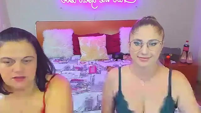Snapshot of Your_Exstasy chatting on October 14, 11:13 am Your Exstasy online show from October 14, 11:13 am