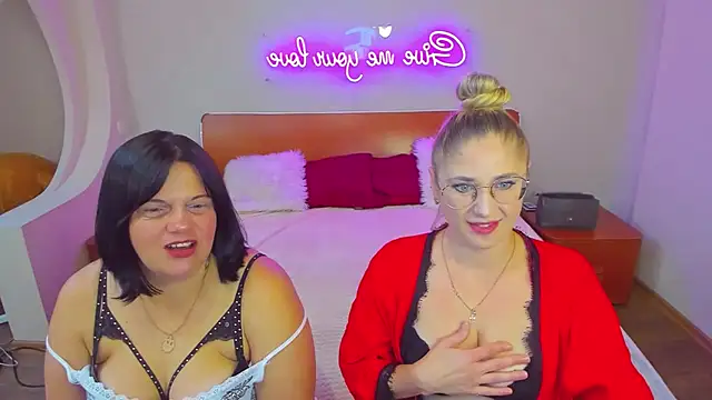 Snapshot of Your_Exstasy chatting on September 28, 8:08 am Your Exstasy online show from September 28, 8:08 am