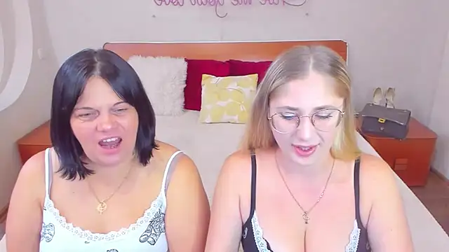 Snapshot of Your_Exstasy chatting on October 3, 10:42 am Your Exstasy online show from October 3, 10:42 am