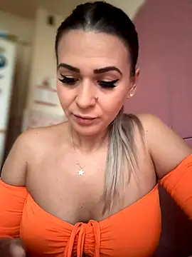 Snapshot of iSelena chatting on October 13, 4:59 am iSelena online show from October 13, 4:59 am