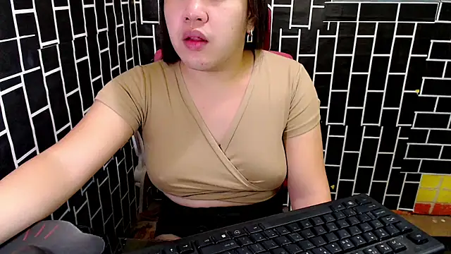 xUrDreamSlutWhore online show from September 18, 8:29 pm