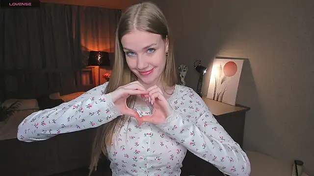 OdellaFrake online show from November 28, 7:50 pm