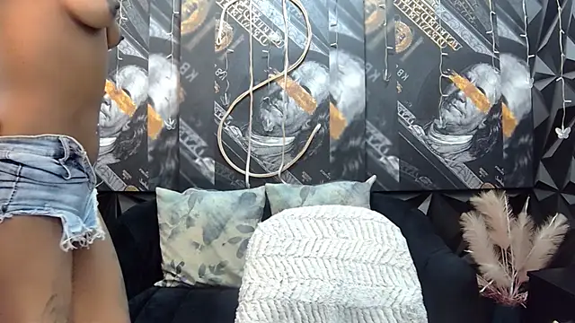 Lilmisbaddyxxx online show from October 23, 2:39 am