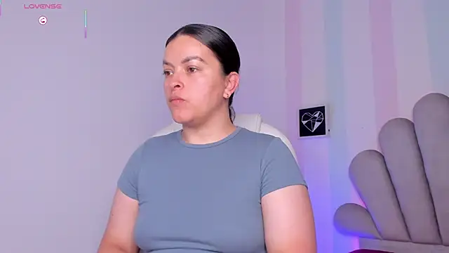 Ariah Walker  online show from October 28, 4:07 am