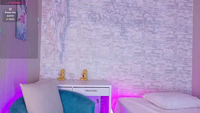 elizabethvega  online show from November 16, 7:14 pm