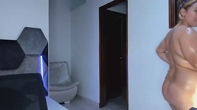 MikaelaStone online show from May 3, 9:29 pm