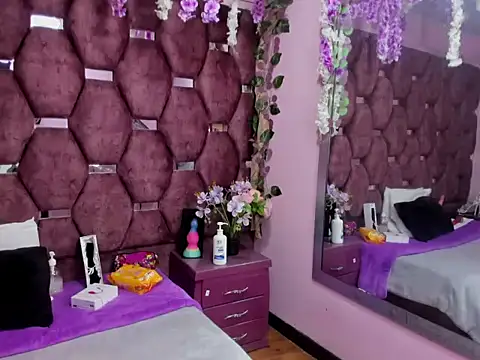 Nanis James online show from May 23, 3:05 am