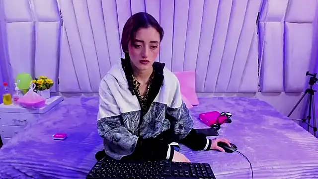  Maleja 19  online show from October 31, 2:24 am