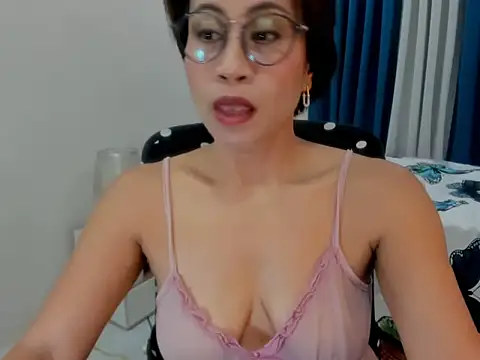 sweetkaley online show from February 3, 9:51 pm