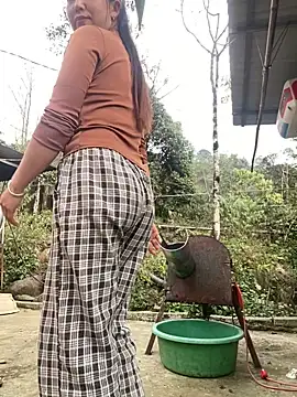 Huong-Ly online show from February 7, 1:42 am