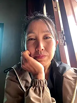 Huong-Ly online show from October 26, 7:15 am