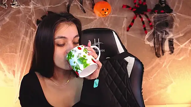 Leila Hefner online show from October 29, 3:00 am