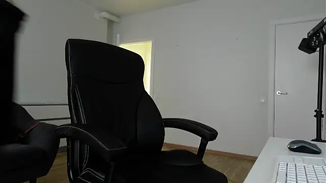 Laura Chaplin online show from March 14, 6:36 am