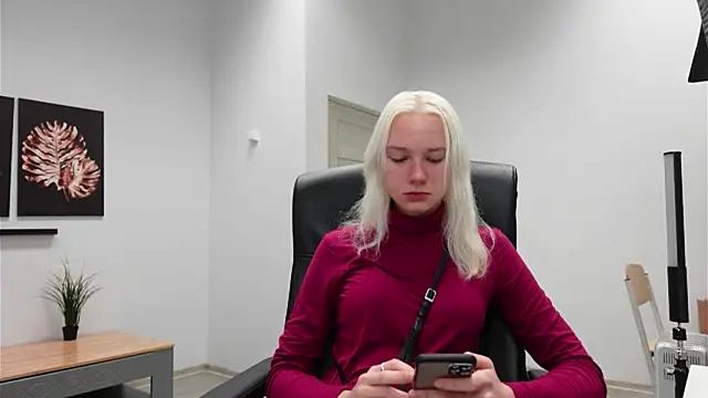 Laura Chaplin online show from September 20, 5:50 am