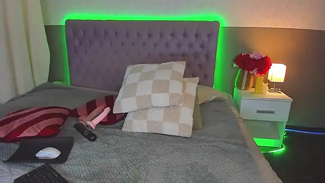 NathalyStars online show from November 17, 1:45 pm