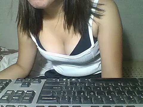 Skinny PinayGirljust18 online show from April 19, 9:50 pm