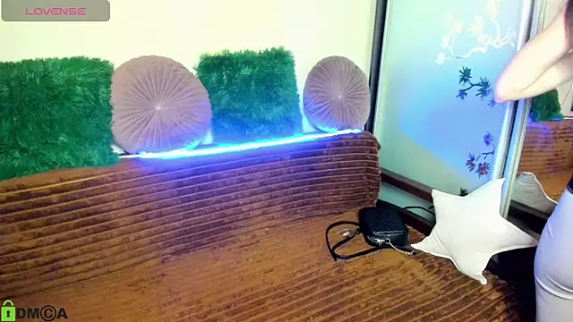 SelinLi online show from March 10, 9:46 am