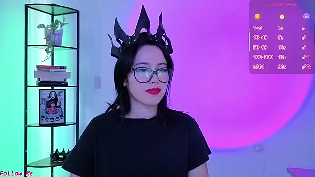 girldom online show from March 7, 9:11 pm